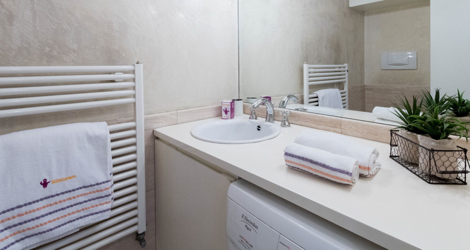 Bathroom 3, JOIVY Lovely Flat For 5 Close To Sforzesco Castle, Milano