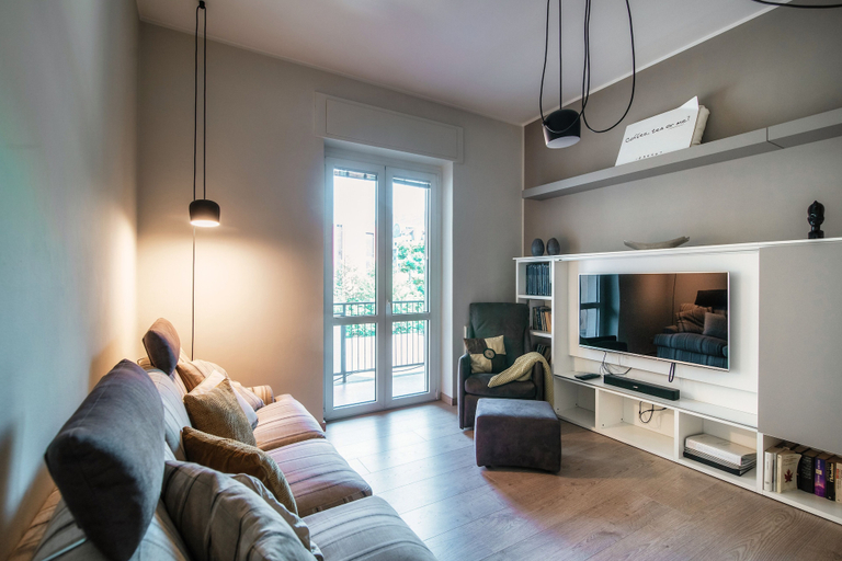 Living area 5, JOIVY Stylish Suite 52, Como