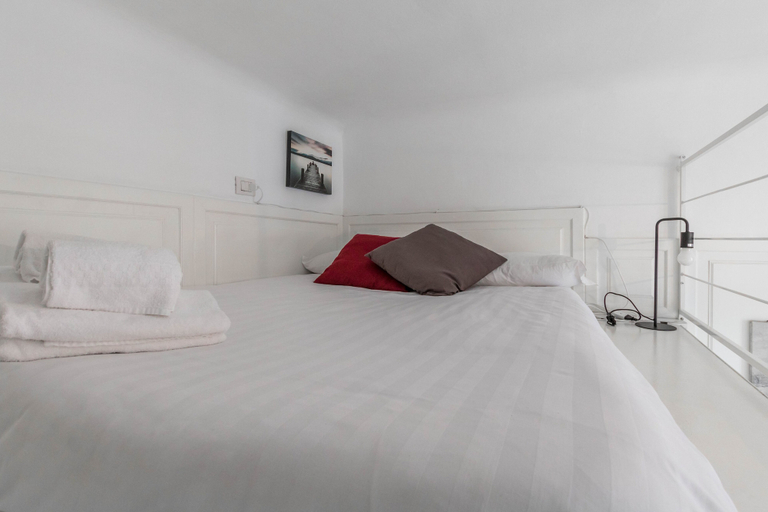 Room 4, JOIVY Lovely Studio For 2 W/Balcony Near Duomo, Milano