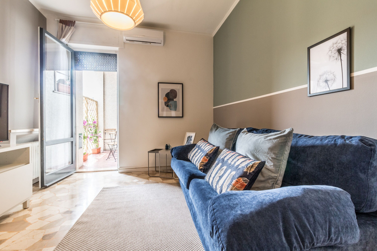Living area 4, JOIVY Modern 1-Bed Flat W/Balcony, Milano