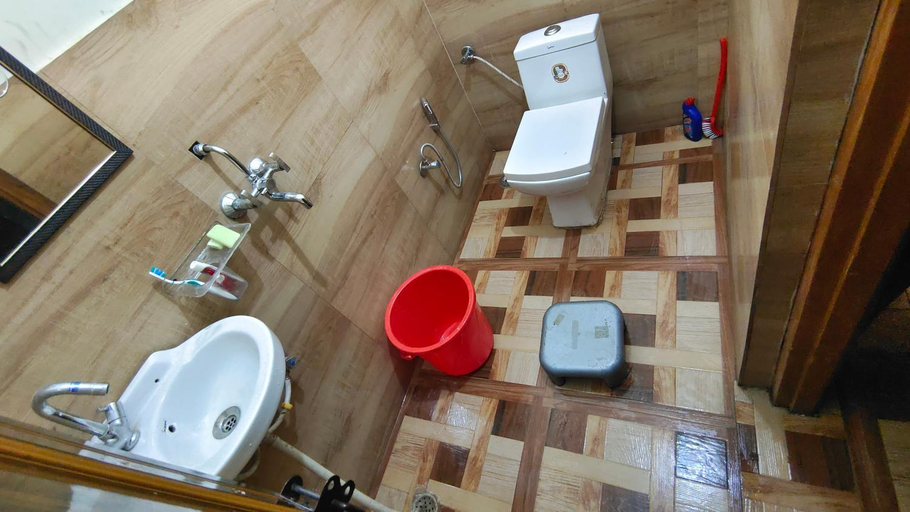 Bathroom 2, chakrata green hotel and camping, Dehradun