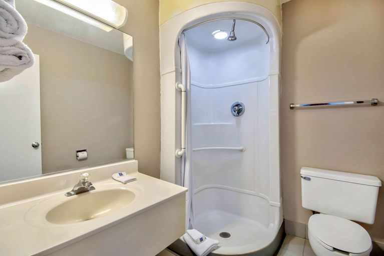 Bathroom 3, Motel 6 Jonesboro, AR, Craighead