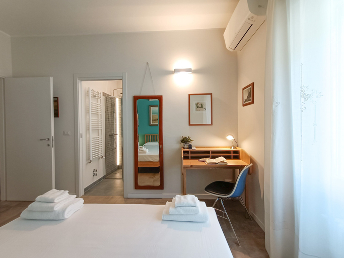 Bedroom 5, JOIVY Bright Flat W/2 Balconies & Sea View, Savona