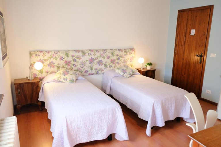 Bedroom 3, Fiori di Maggio, Udine