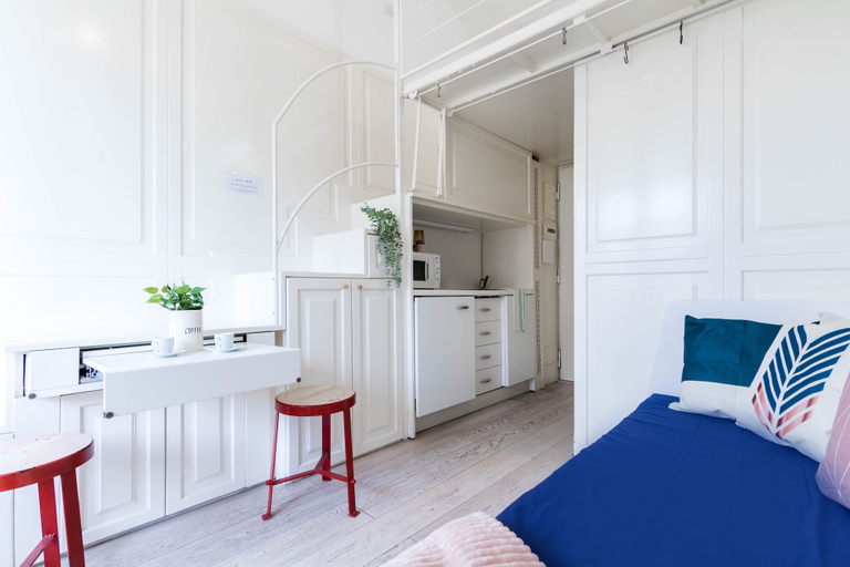Living area 3, JOIVY Lovely Studio For 2 W/Balcony Near Duomo, Milano