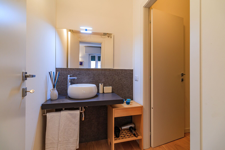 Bathroom 2, JOIVY Cosy 1Bed Flat In Fiera, Milano
