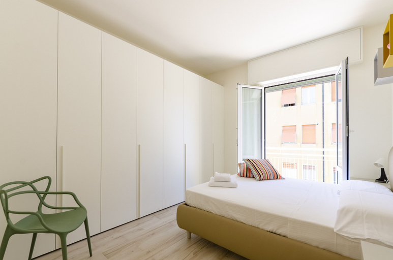 Room 2, JOIVY Apt For 4, Near Centre, Beach And Train Station, Genova
