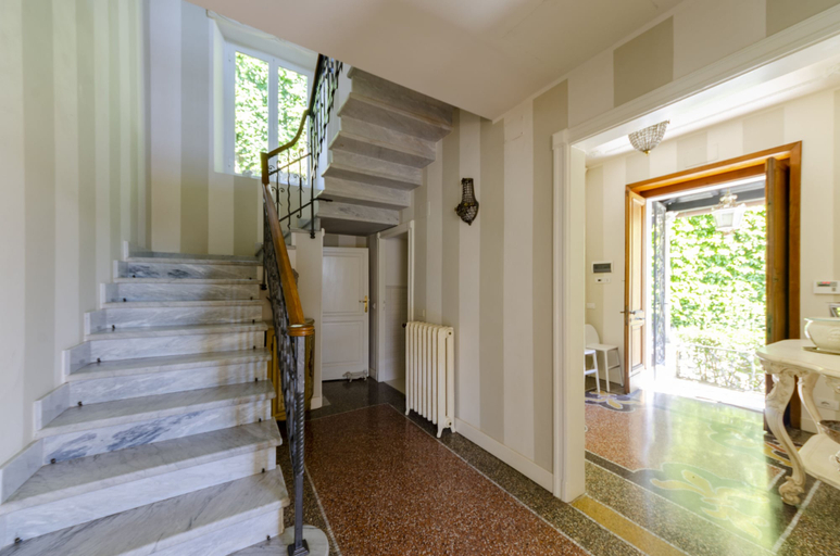 Hallway 4, JOIVY Splendid Villa With Orange Trees And Stunning View, Genova