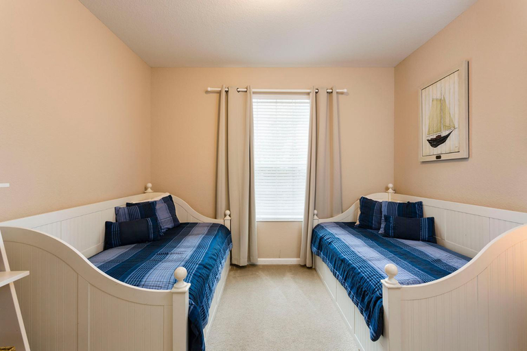 Bedroom 2, Spacious 2BR 2BA with Balcony 5 Mins to Convention Center & Epic Universe, Orange