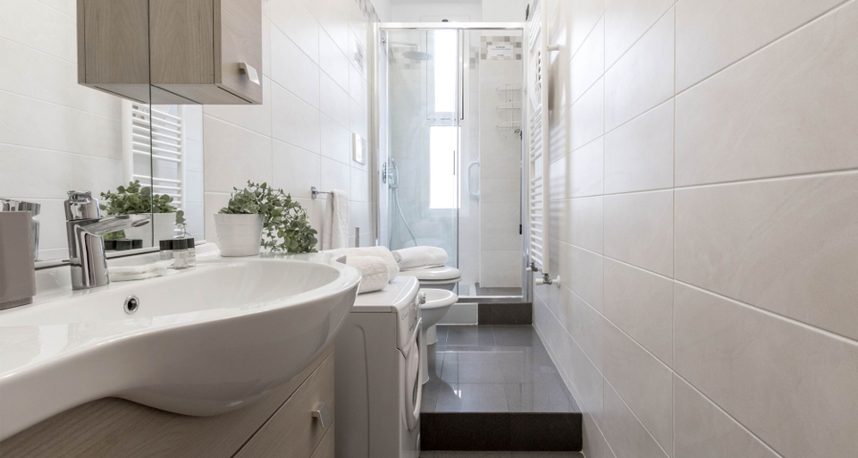 Bathroom 3, JOIVY Elegant 1 Br Flat Next To Milano Centrale, Milano