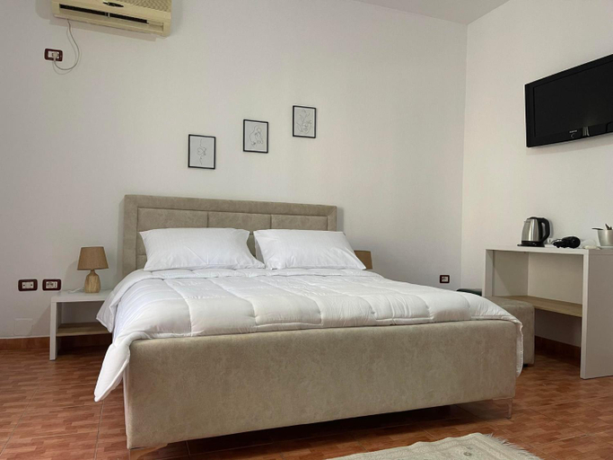 Others 3, Villa Oasis, Beratit