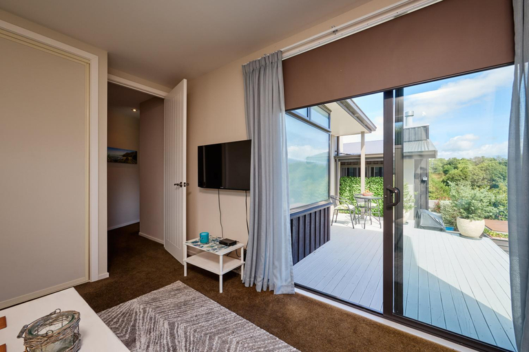 Others 5, Golfer's Retreat, Kaikoura