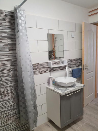 Bathroom 5, Familia Apartman Cserkeszolo, Kunszentmárton
