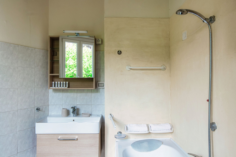 Bathroom 3, JOIVY Family Flat In Como Perfect Centre, Como