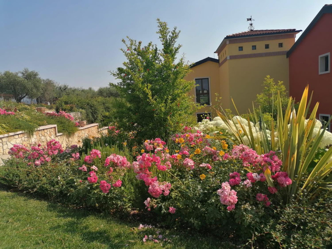 Others 5, Agriturismo La Rondinella, Verona