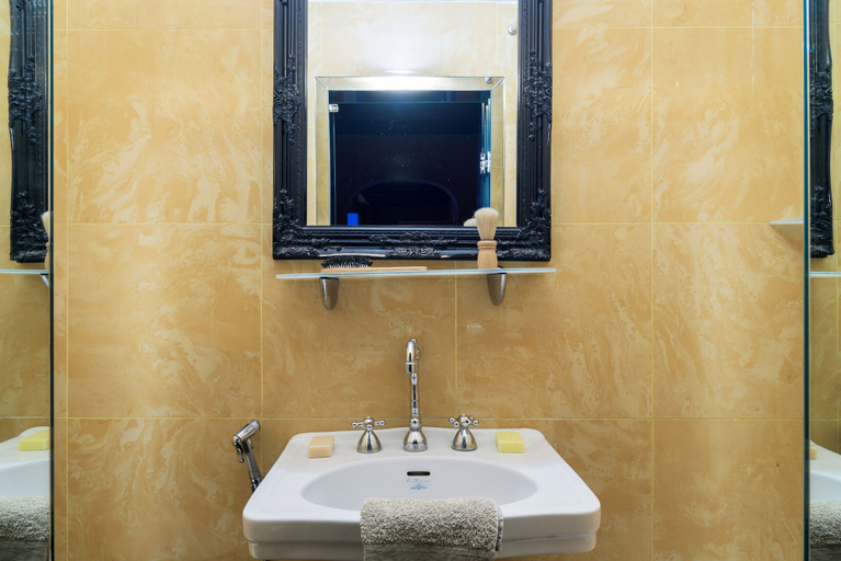 Bathroom 2, JOIVY Bright Flat In The Centre, Milano