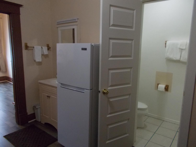 Bathroom 3, Historic Kellogg Rio Hotel, Shoshone
