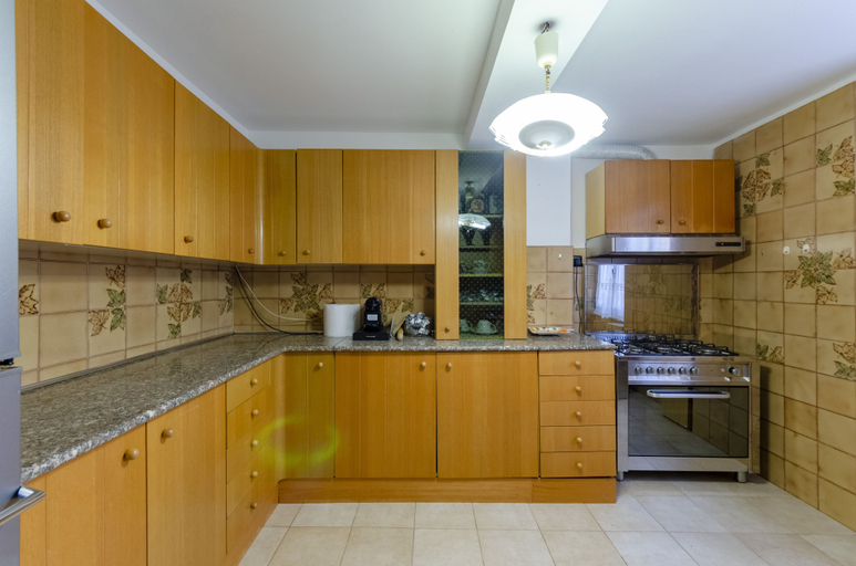 Private kitchen 2, JOIVY Sunny 2-Bed Flat Near Aquarium, Genova