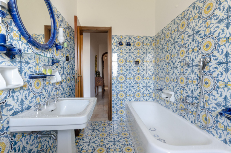 Bathroom 3, JOIVY Front Sea Apt With Big Terrace In Chiavari, Genova