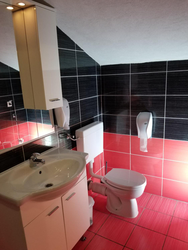 Bathroom 3, Vinarija Sontacchi, Kutjevo