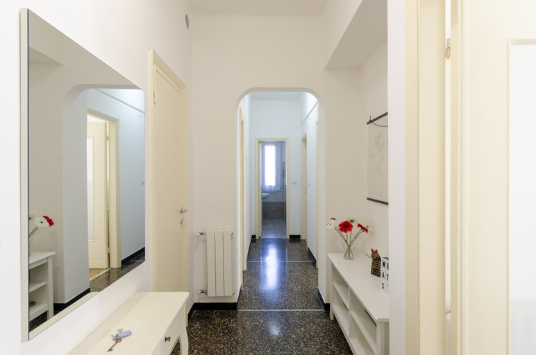 Interior 5, JOIVY Rosa’S Home, Genova