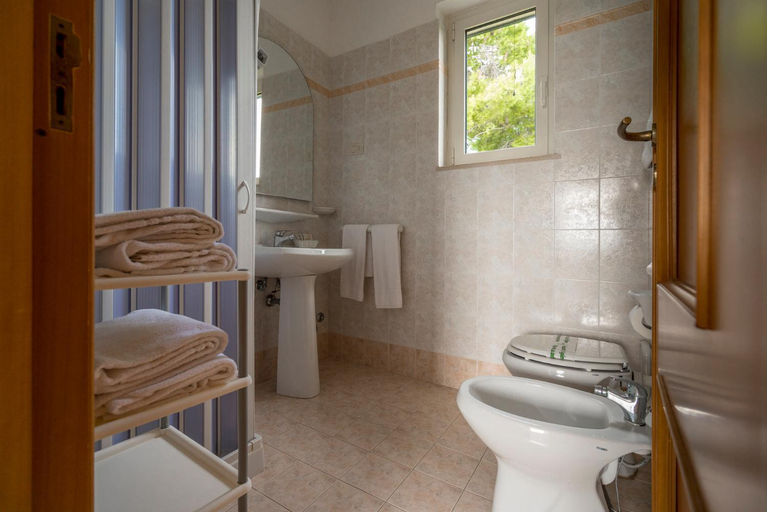 Bathroom 2, Villaggio Passo Dell'Arciprete, Foggia