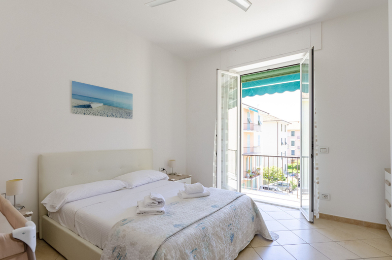 Room 3, JOIVY Apt For 6, Near Centre, Beach And Train Station, Genova