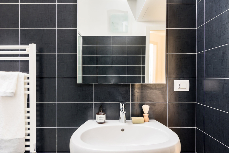 Bathroom 5, Altido Sunny 1-Bed Flat With/ Balcony, Milano