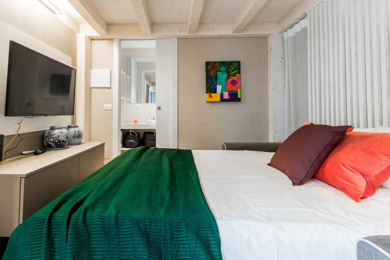 Room 3, JOIVY Gorgeous Loft For 4 Near Arco Della Pace, Milano