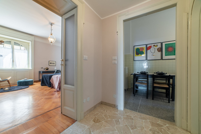 Hallway 5, JOIVY Sophisticated Flat W/ Desk, Milano