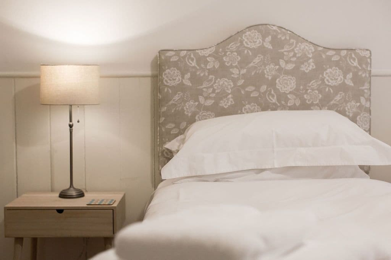 Bedroom 2, JOIVY Stunning 3 Bed Lodge With Gardens At Gilmerton House, East Lothian