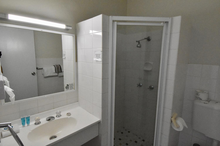 Bathroom 7