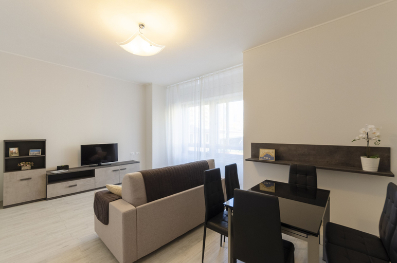 Living area 3, JOIVY Lovely Apt On The Historical Street Via Cantore, Genova