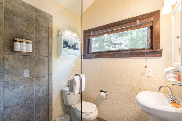 Others 3, Manitou Lodge 5 by Alpine Lodging Telluride, San Miguel