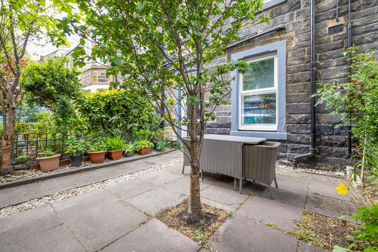 Exterior & Views 2, JOIVY Charming 1-Bed Ap Near Leith Links W/ Patio, Edinburgh