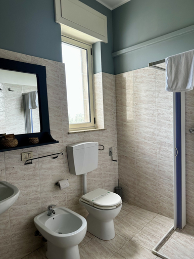Bathroom 3, L'Aia di San Giorgio, Lecce