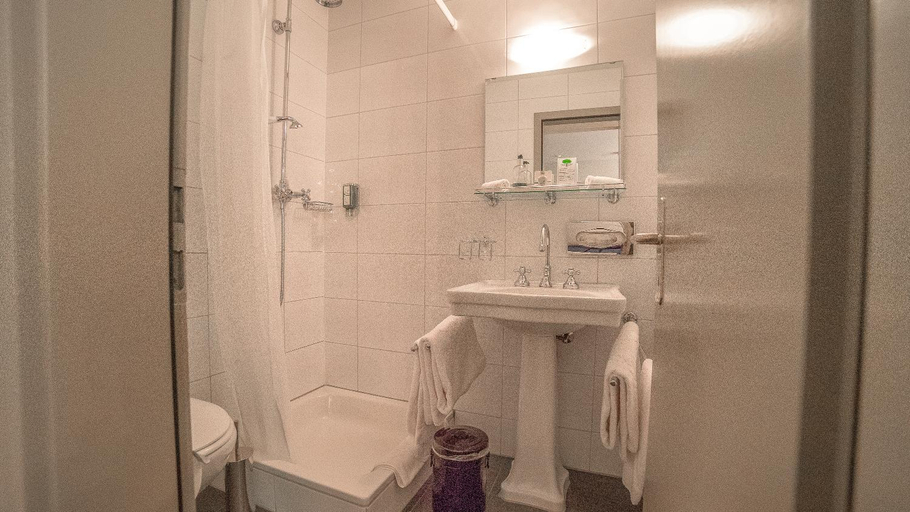Bathroom 4, Hotel & Spa Blausee, Frutigen