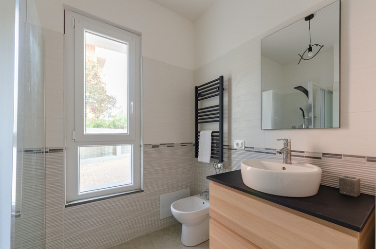 Bathroom 4, JOIVY Flat W/Terrace & Parking, Genova
