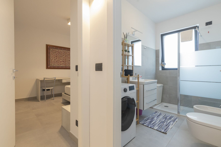 Bathroom 4, JOIVY Calm Flat W/Balcony, Milano