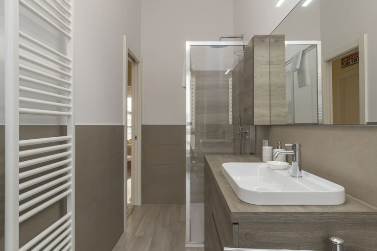 Bathroom 4, JOIVY Modern 2bed flat with balcony, 250m from M5 Foppa and M2 Sant'Agostino, Milano