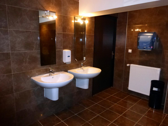Bathroom 4, Hotel Ariane, Manche