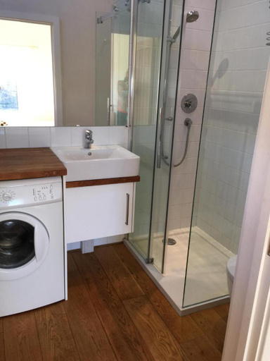 Bathroom 3, Little Park Farm, West Berkshire