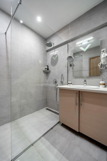 Bathroom 3, Budva City Apartment 2