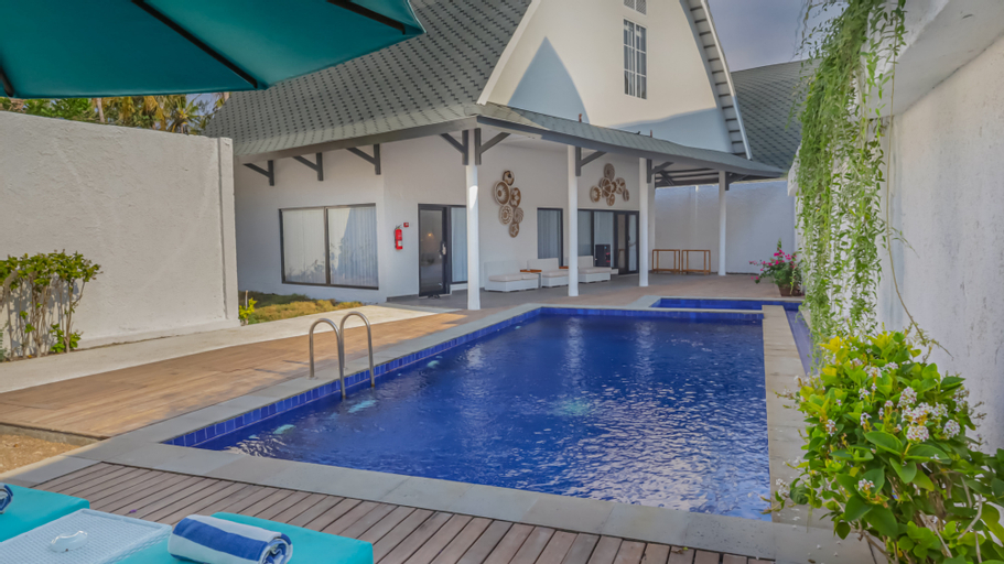 Swimming Pool 25