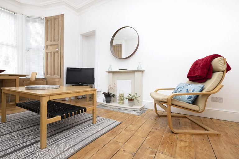 Others 5, JOIVY Charming 1-Bed Ap Near Leith Links W/ Patio, Edinburgh