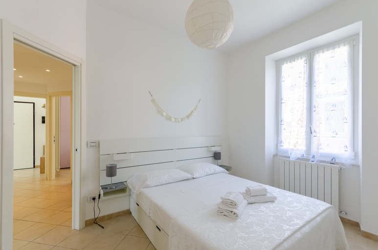 Room 2, JOIVY Apt For 6, Near Centre, Beach And Train Station, Genova