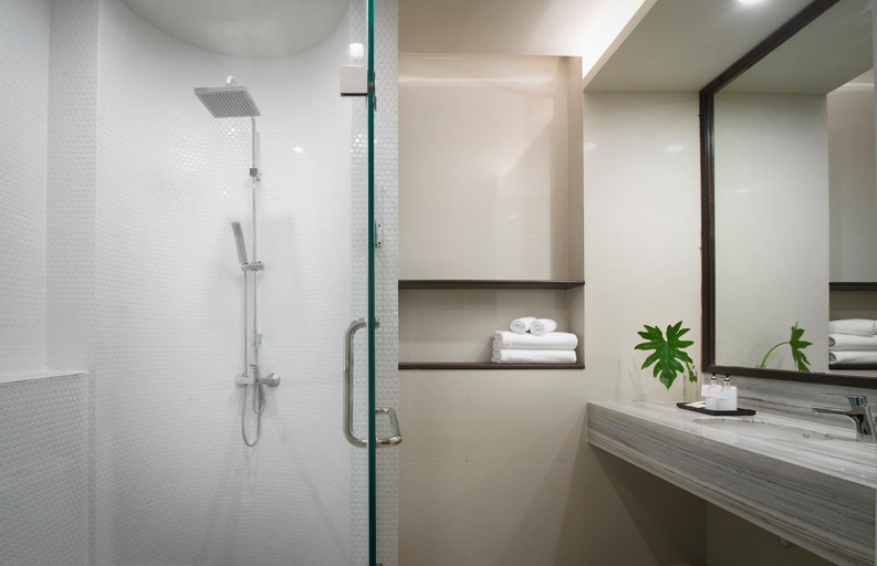 Bathroom 4, Emmaline Hotel, Muang Nan