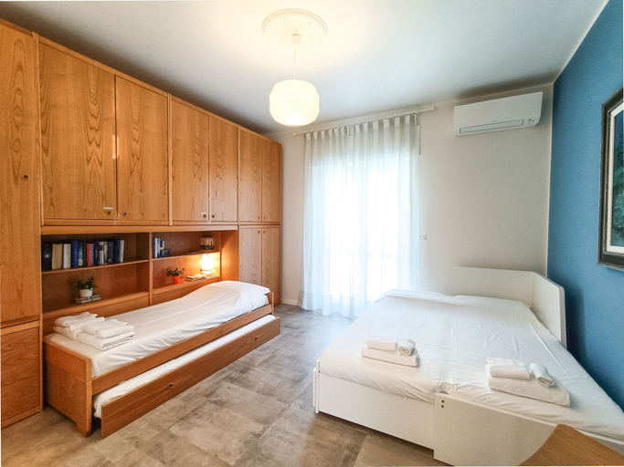 Bedroom 4, JOIVY Bright Flat W/2 Balconies & Sea View, Savona
