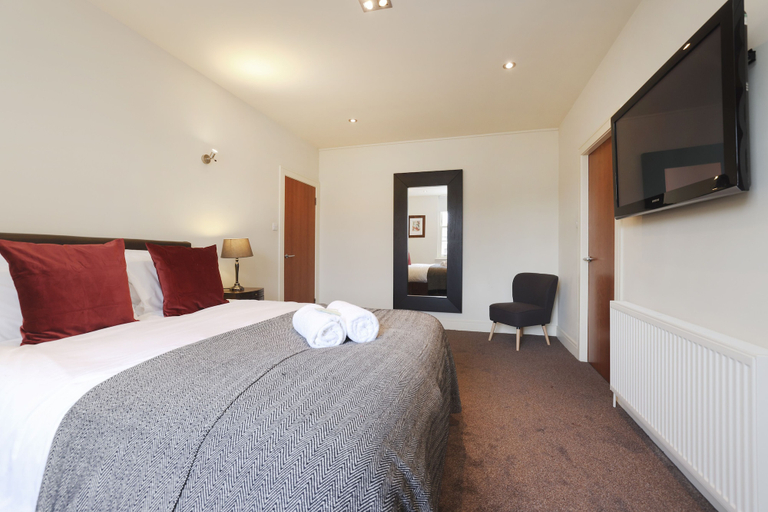 Bedroom 3, JOIVY Executive 2-Bed Apt With Stunning Roof Terraces, Edinburgh