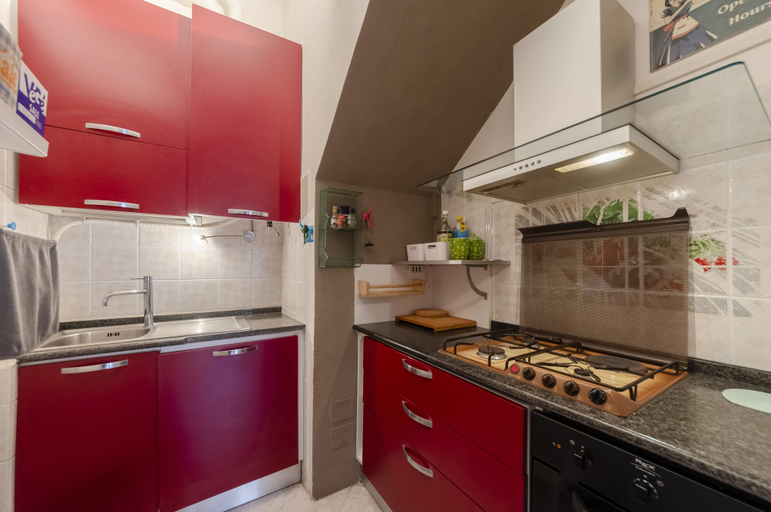 Private kitchen 2, JOIVY Apt For 5, Close To 2 Beaches In Sestri Levante, Genova
